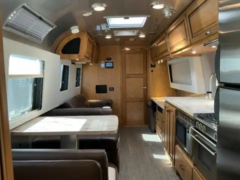 2018 Airstream Classic 33FBQ — photo 4