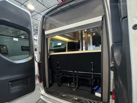 2023 Airstream Interstate M 19 4x4 — photo 3