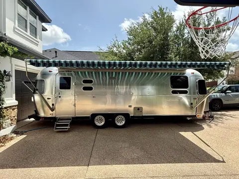 2021 Airstream International 27FBQ — photo 2