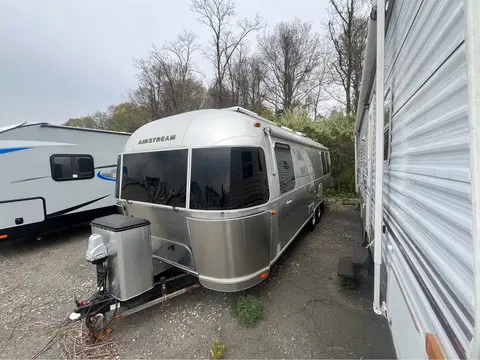 2018 Airstream International 27FB — photo 3