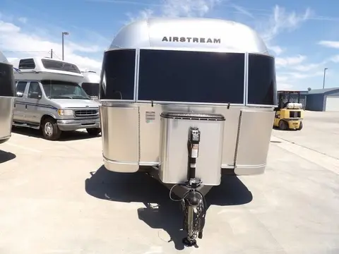 2025 Airstream Flying Cloud 25FB — photo 3