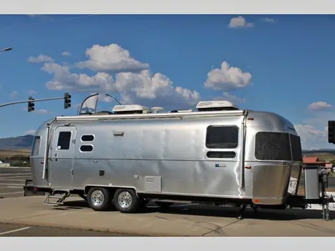 2018 Airstream Flying Cloud 27FB — photo 1