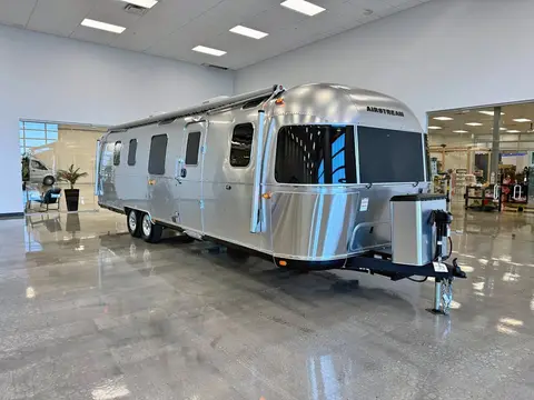 2026 Airstream Classic 33FBQ — photo 1