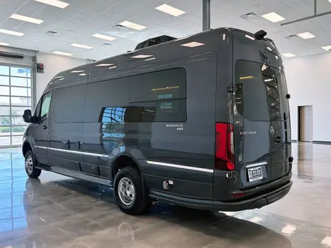 2025 Airstream Interstate GT e — photo 2
