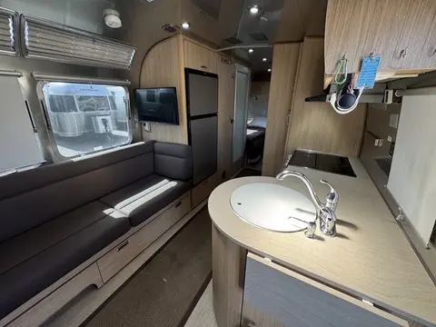 2020 Airstream Flying Cloud 25FB Twin — photo 5