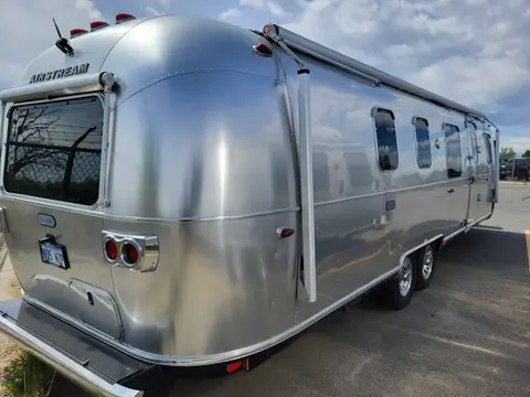 2020 Airstream Classic 33 Queen — photo 3
