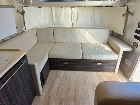 2016 Airstream International 28 — photo 2