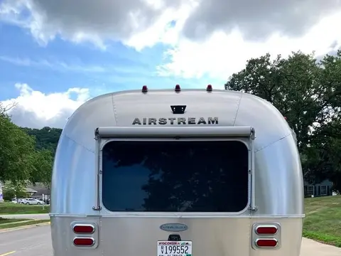 2016 Airstream Flying Cloud 28 ft — photo 3