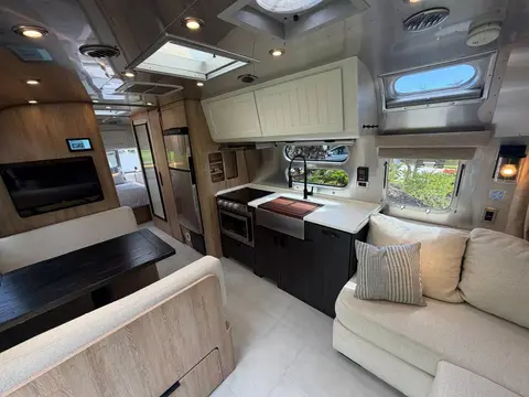 2022 Airstream Pottery Barn Special Edition (28RBQ — photo 2