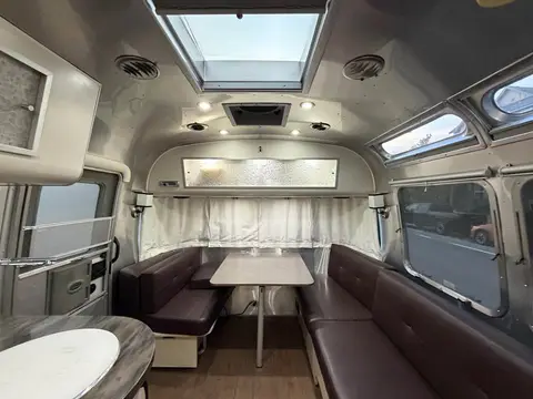 2018 Airstream International Serenity 27 FBQ — photo 5