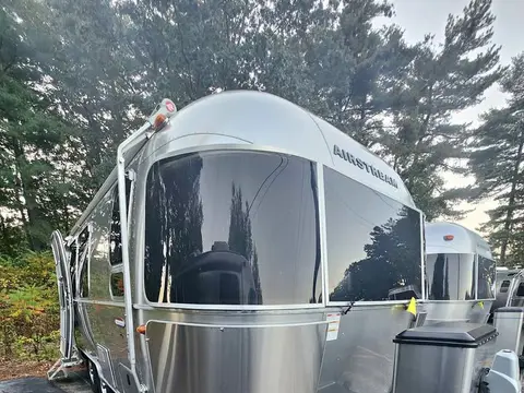 2017 Airstream International Signature — photo 1
