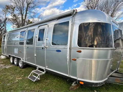 2009 Airstream Classic 34 ft — photo 1