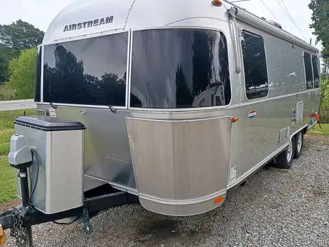 2017 Airstream International 25FB — photo 1