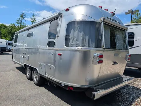 2014 Airstream Classic 27FBQ — photo 2