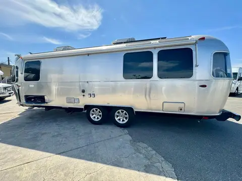 2024 Airstream Flying Cloud 27FB — photo 4