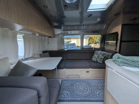2018 Airstream Flying Cloud 25FB — photo 3