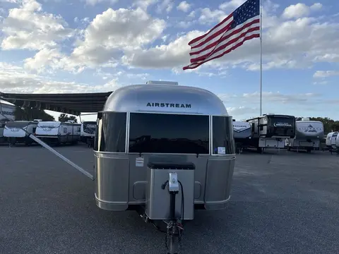 2024 Airstream Globetrotter 27FB TWIN — photo 4