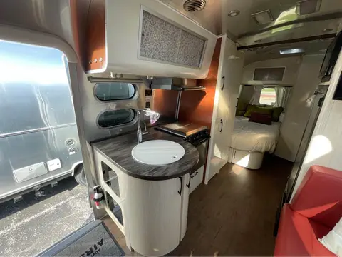 2018 Airstream International 23CB — photo 5