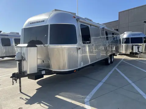2019 Airstream Classic 33RBQ — photo 4