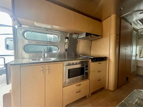 2016 Airstream Flying Cloud 30FB — photo 5
