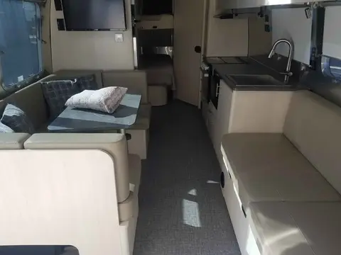 2024 Airstream Flying Cloud — photo 5