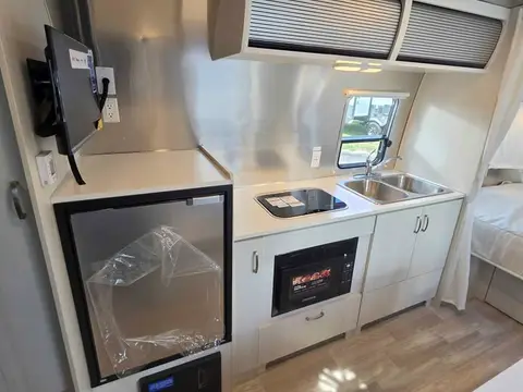 2027 Airstream Bambi 22FB — photo 4