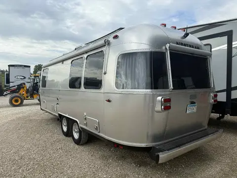 2023 Airstream Globetrotter 25FB Twin — photo 3