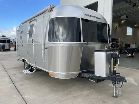2024 Airstream Caravel — photo 2