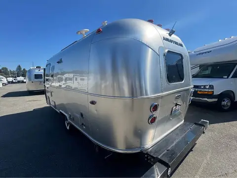 2022 Airstream Caravel — photo 4