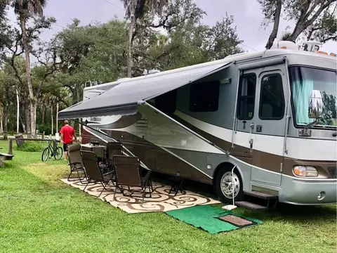 2001 Airstream Land Yacht — photo 2