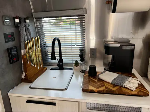 2022 Airstream Bambi — photo 2