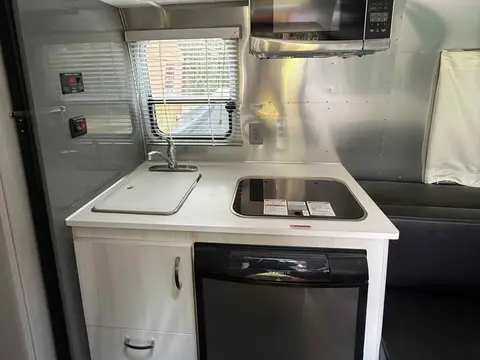 2019 Airstream Bambi Sport 16 RB 16 ft — photo 4