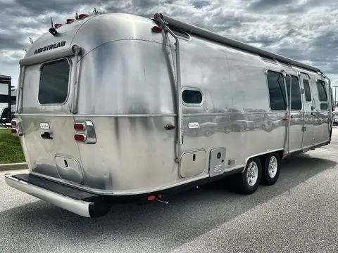 2022 Airstream Flying Cloud 30FB (BUNKS) — photo 4