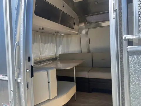 2013 Airstream International — photo 3