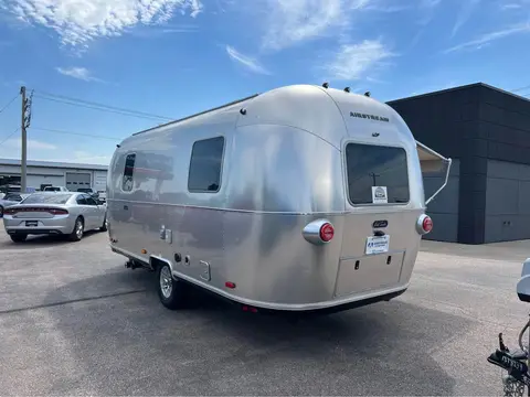 2026 Airstream World Traveler — photo 3
