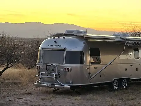 2018 Airstream Classic — photo 3