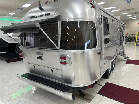 2017 Airstream Flying Cloud 25RB — photo 3