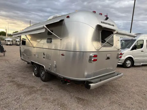2025 Airstream Tradewind 23FBT (twin) — photo 5
