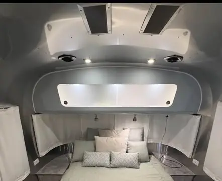2021 Airstream International — photo 3