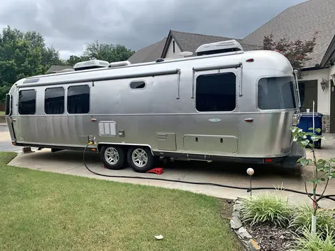 2016 Airstream Classic — photo 1