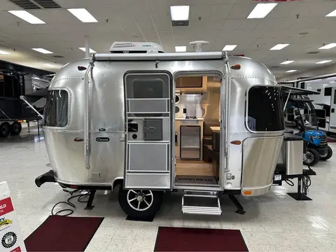 2024 Airstream Caravel 16RB — photo 2