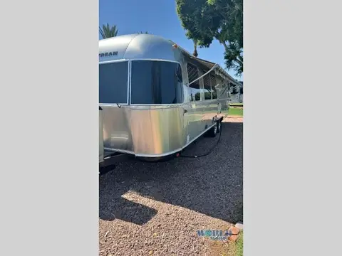 2017 Airstream Classic 30 — photo 1