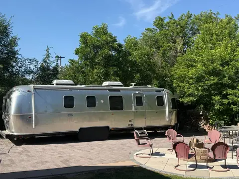 2021 Airstream Classic 33FB Queen — photo 4