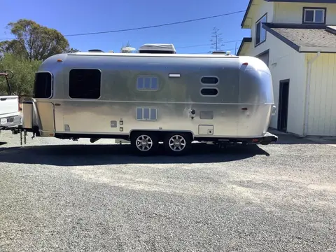 2018 Airstream Flying Cloud 23FB — photo 2