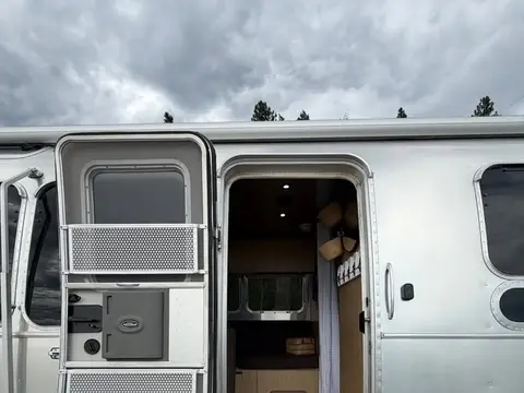 2018 Airstream Flying Cloud — photo 2