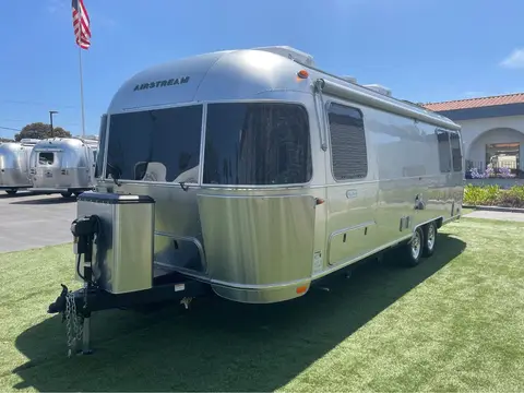 2026 Airstream Flying Cloud 27FB — photo 4