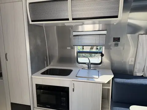 2022 Airstream Bambi 19CB — photo 5