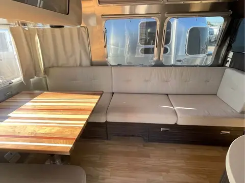 2017 Airstream International 25FB — photo 3