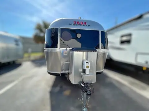 2019 Airstream Classic 33FB — photo 2