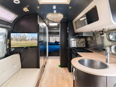 2012 Airstream International Signature 27ft QFB 27 ft — photo 3